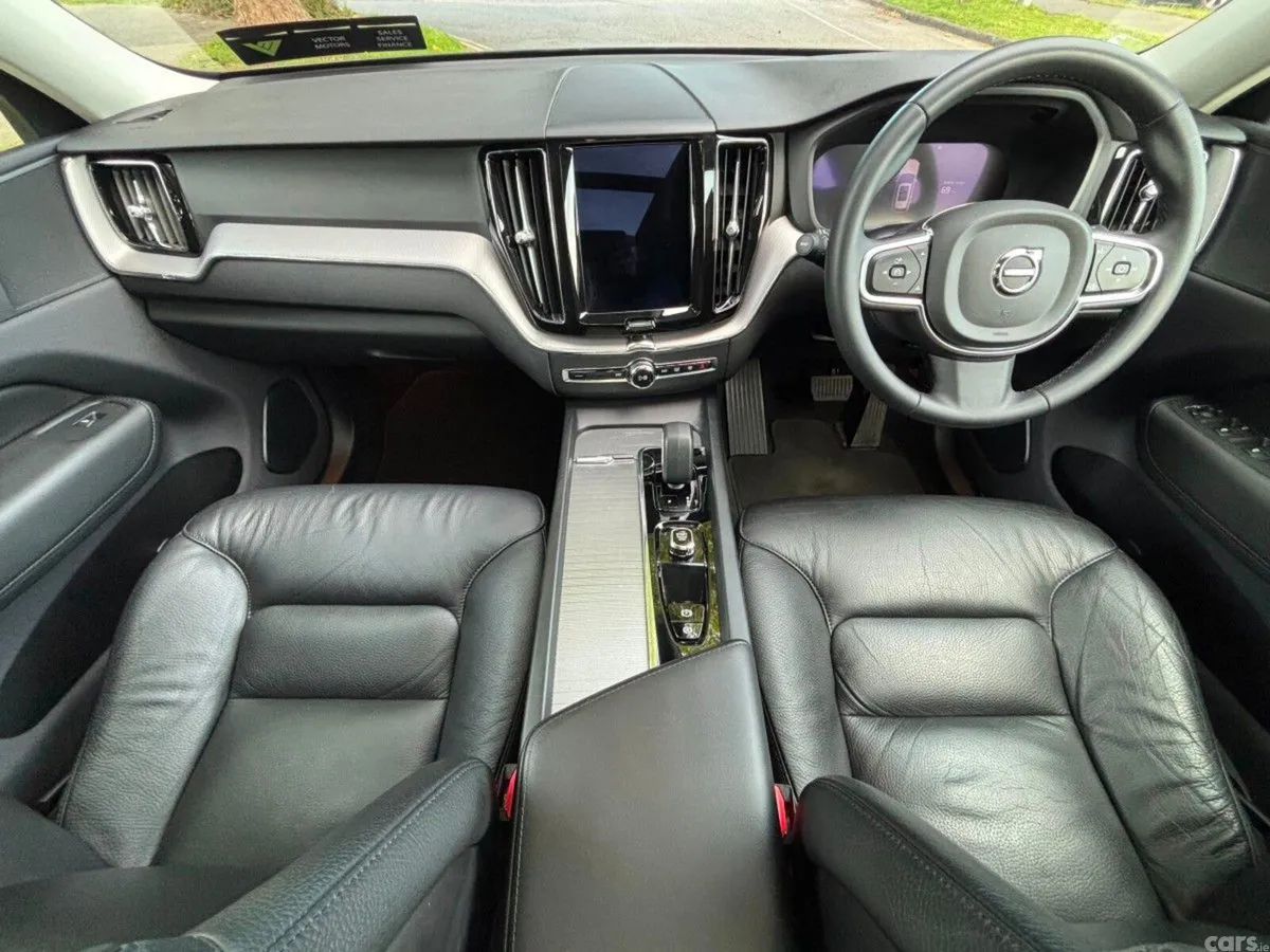 Volvo XC60 SUV, Petrol Plug-in Hybrid, 2023, Black