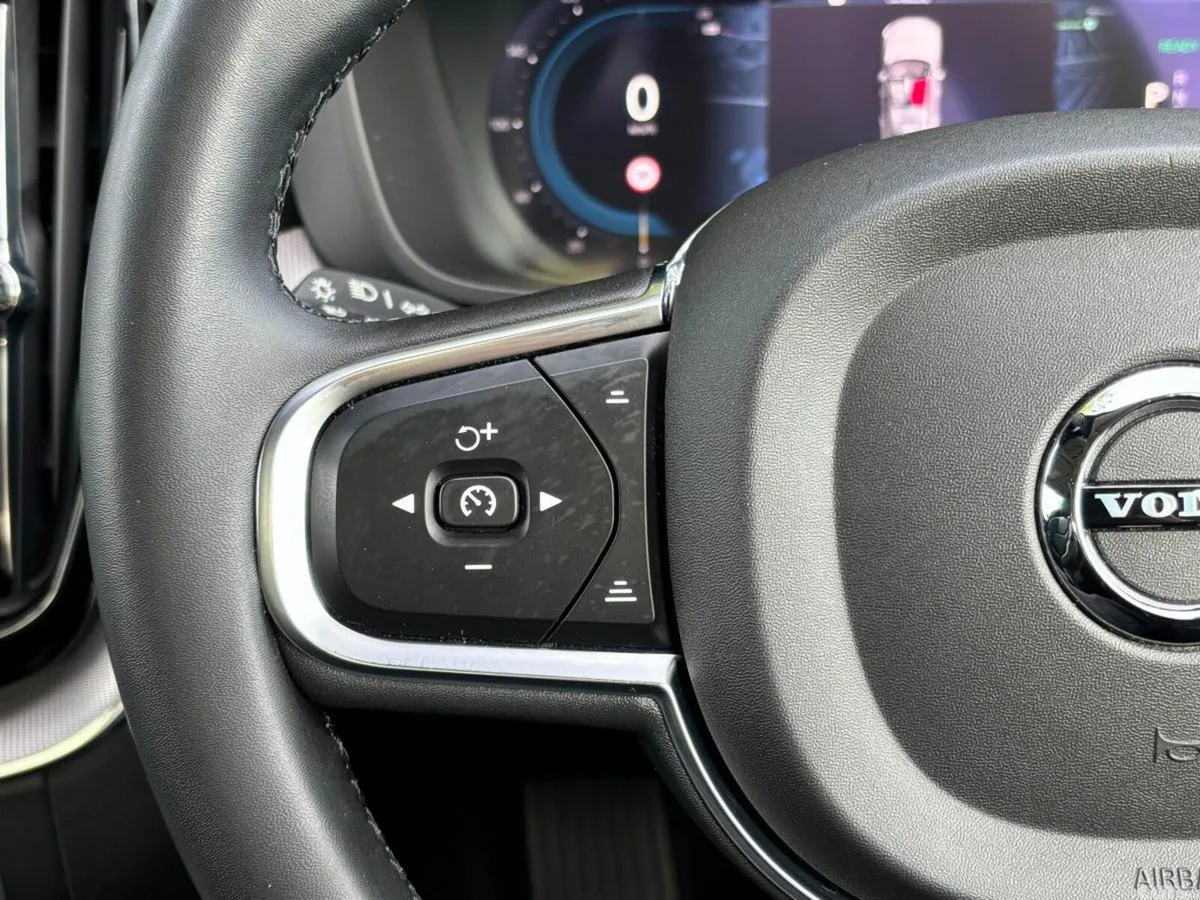 Volvo XC60 SUV, Petrol Plug-in Hybrid, 2023, Black