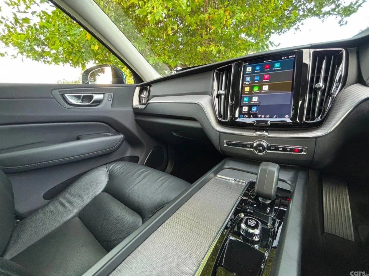 Volvo XC60 SUV, Petrol Plug-in Hybrid, 2023, Black