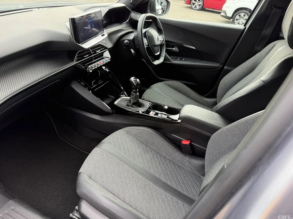 Peugeot 2008 MPV, Petrol, 2024, Grey
