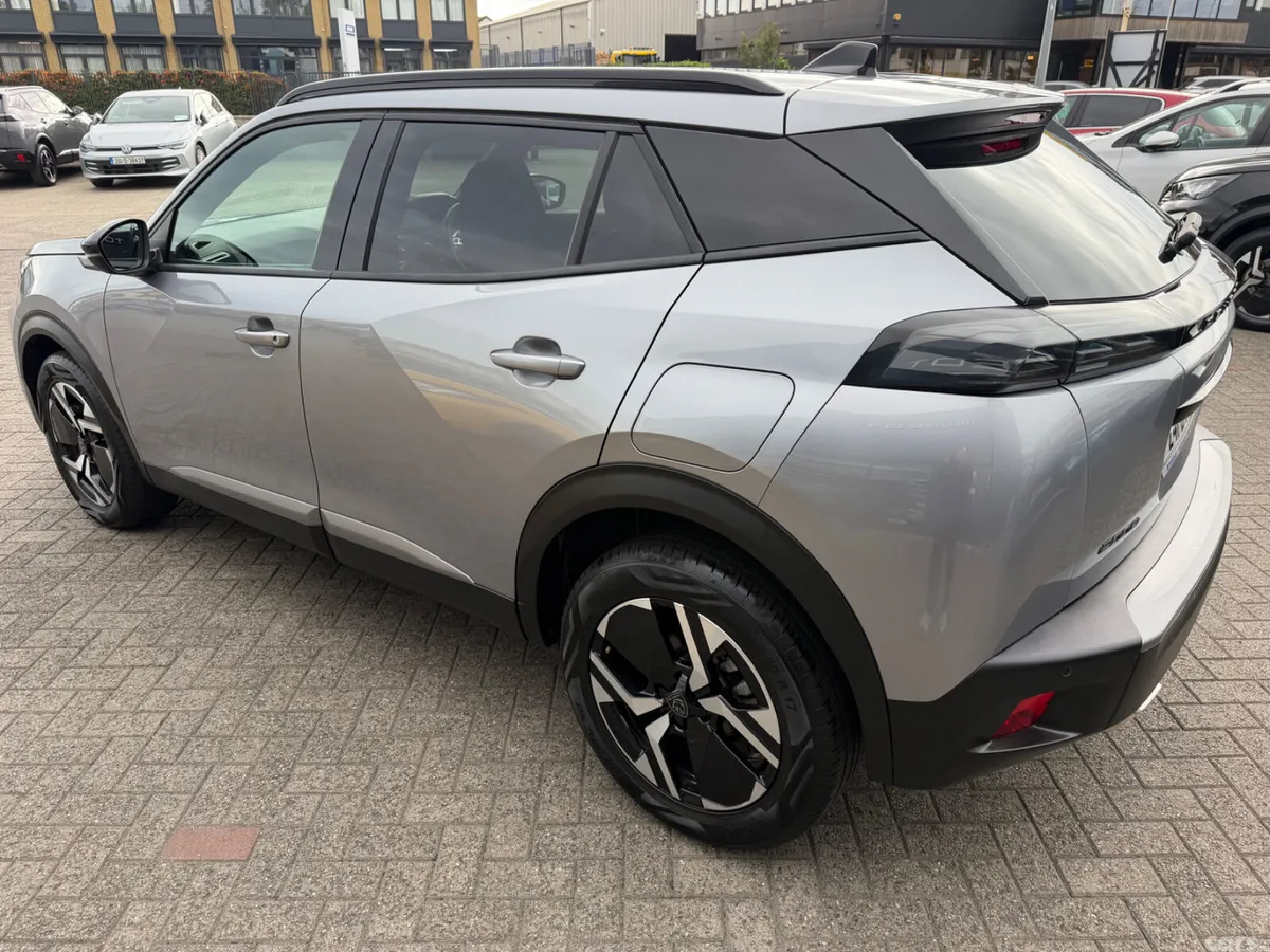 Peugeot 2008 MPV, Petrol, 2024, Grey