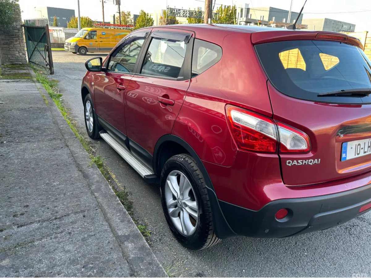Nissan Qashqai Hatchback, Diesel, 2010, Red
