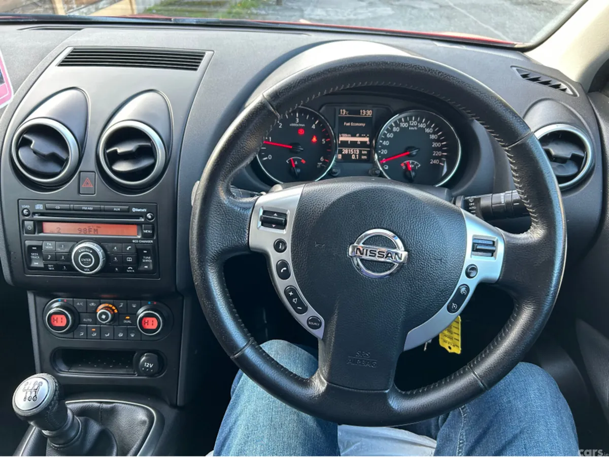 Nissan Qashqai Hatchback, Diesel, 2010, Red