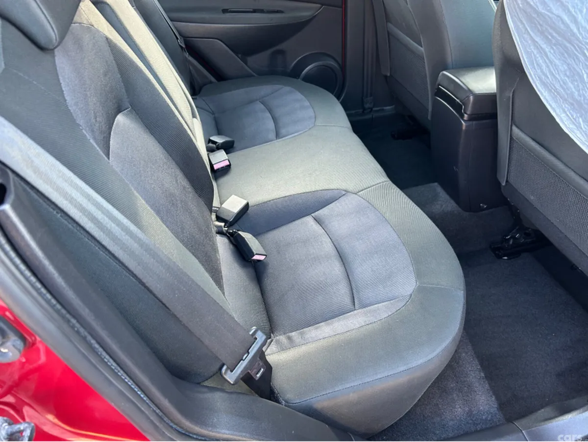 Nissan Qashqai Hatchback, Diesel, 2010, Red