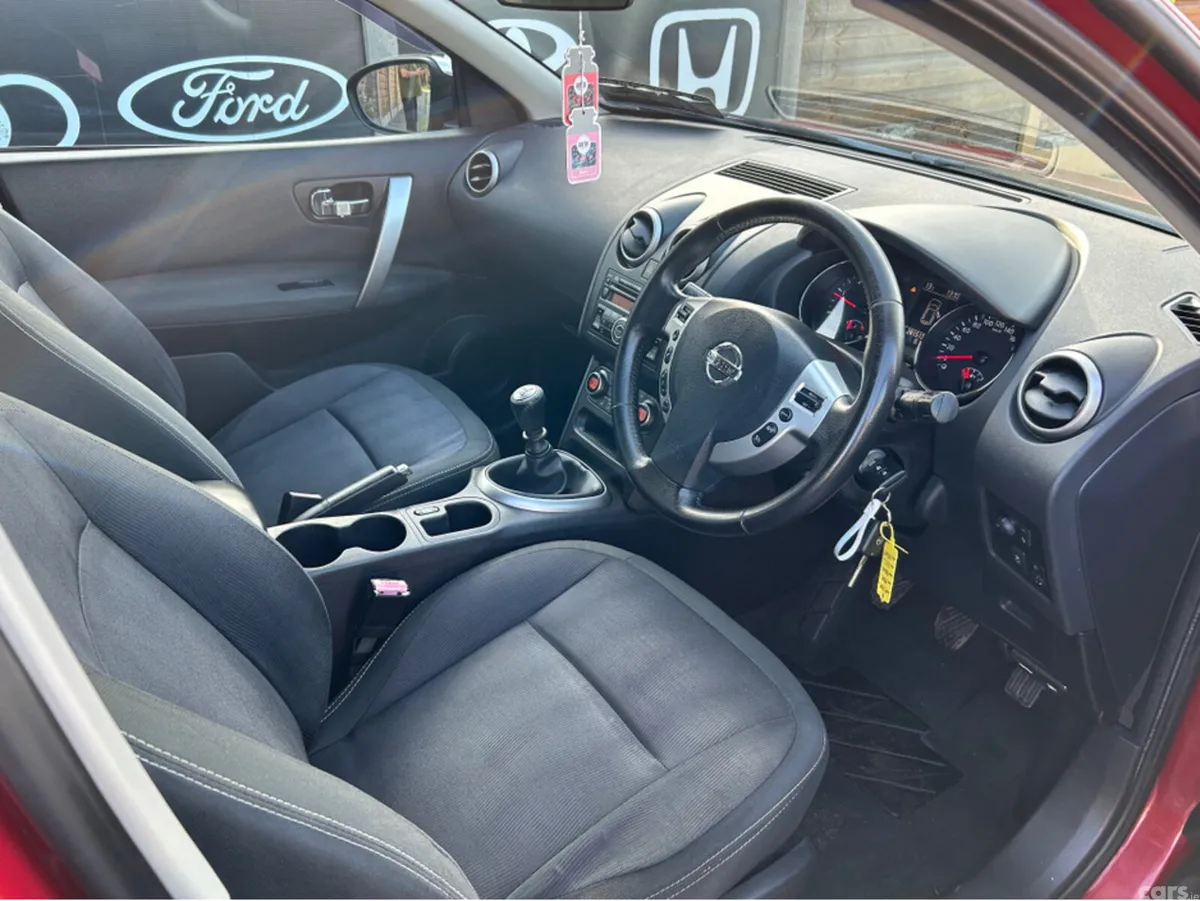 Nissan Qashqai Hatchback, Diesel, 2010, Red