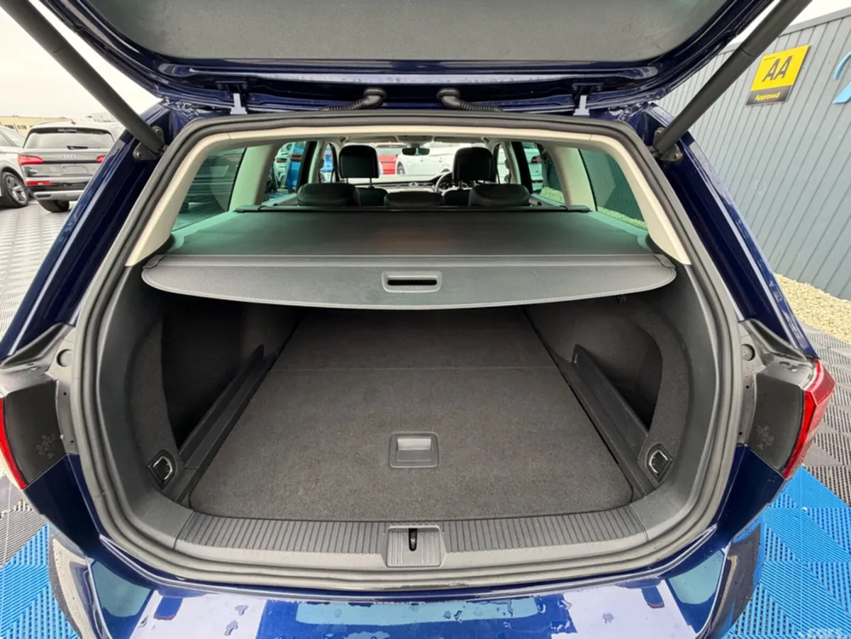 Volkswagen Passat Estate, Diesel, 2019, Blue