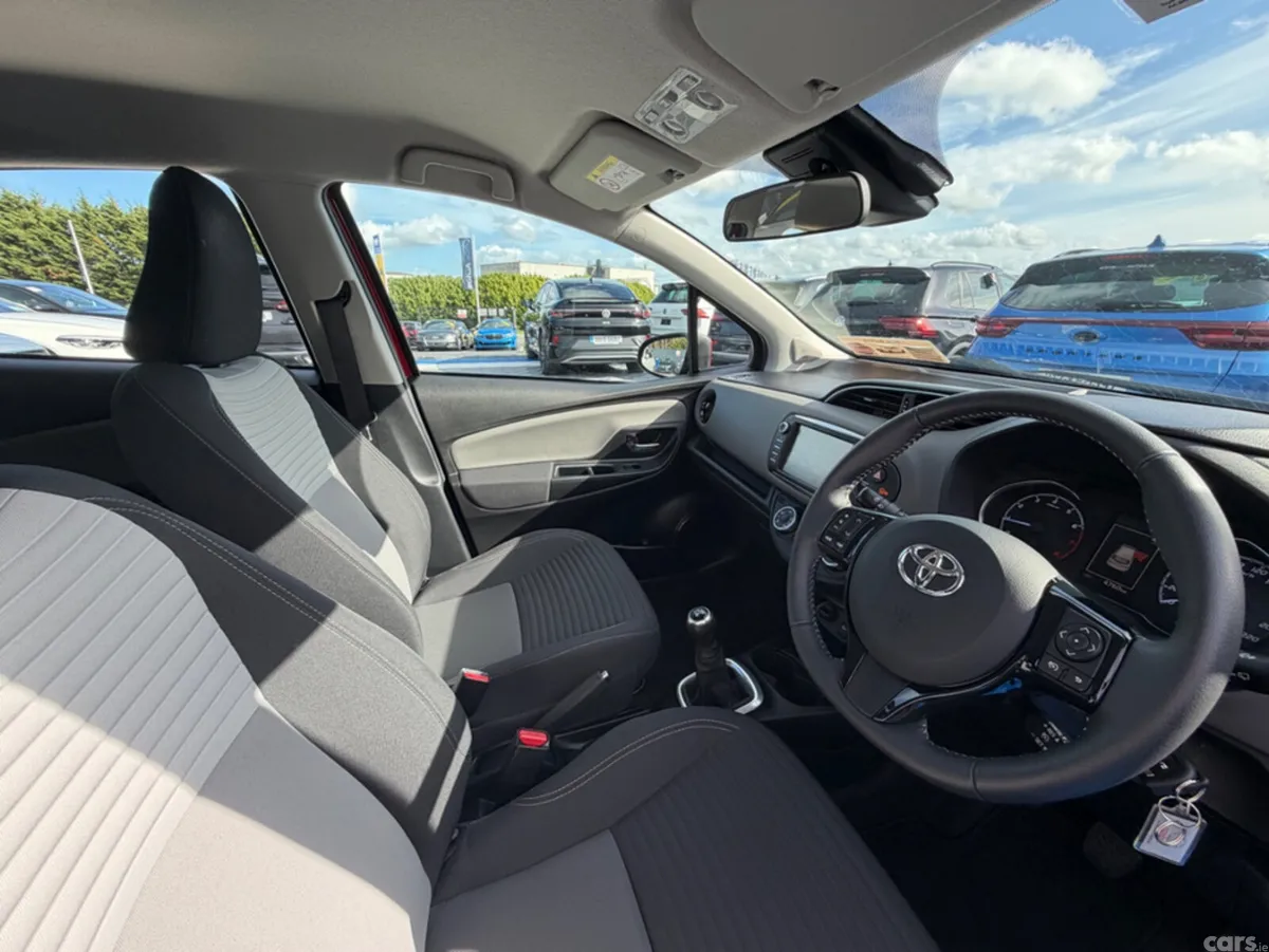 Toyota Yaris Hatchback, Petrol, 2018, Red