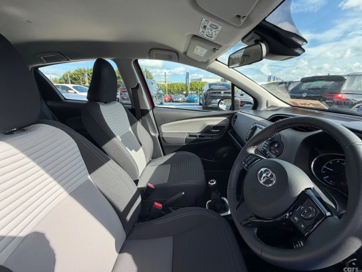Toyota Yaris Hatchback, Petrol, 2018, Red