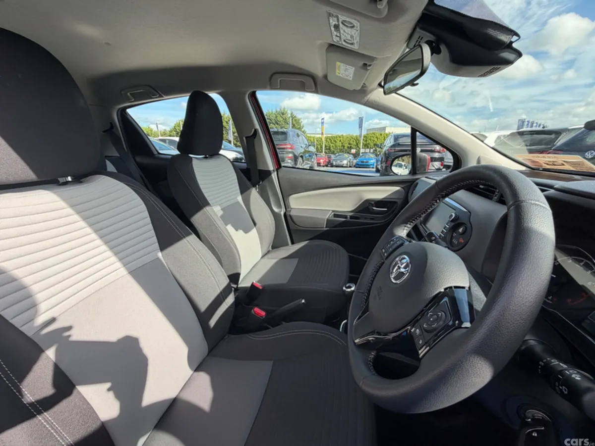 Toyota Yaris Hatchback, Petrol, 2018, Red