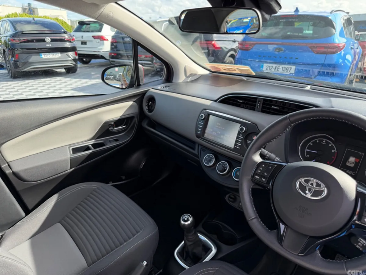 Toyota Yaris Hatchback, Petrol, 2018, Red