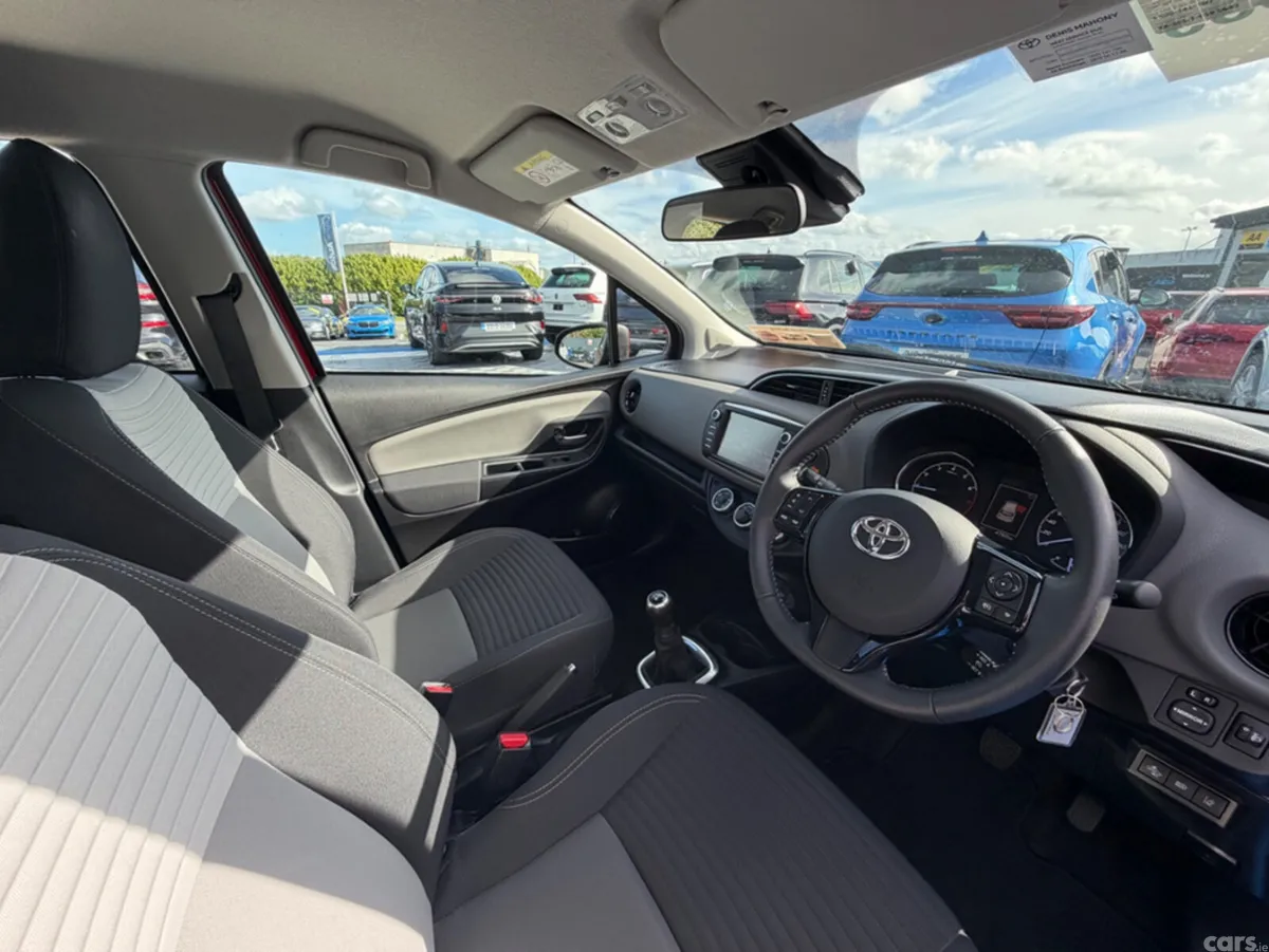 Toyota Yaris Hatchback, Petrol, 2018, Red