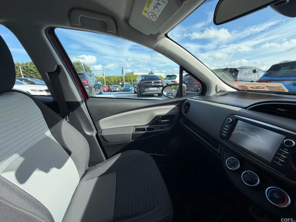 Toyota Yaris Hatchback, Petrol, 2018, Red