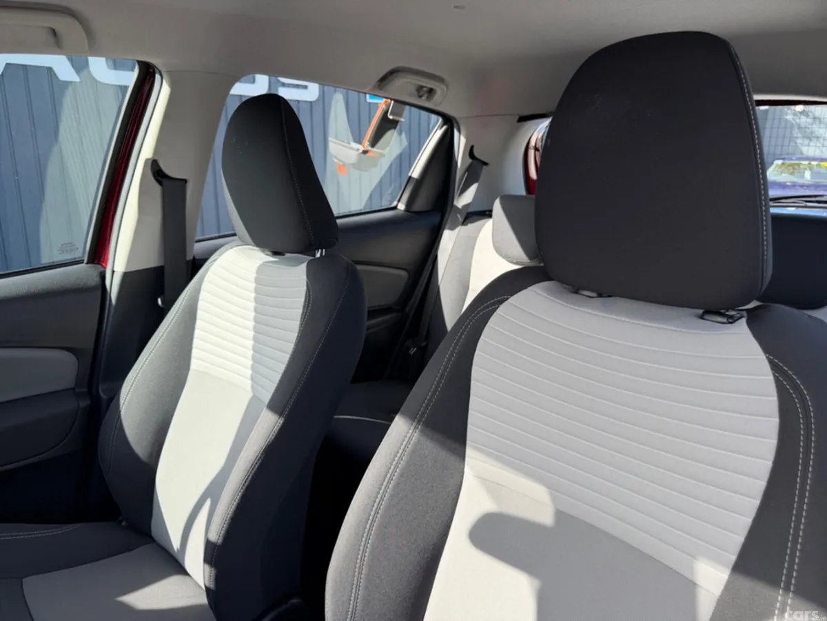 Toyota Yaris Hatchback, Petrol, 2018, Red