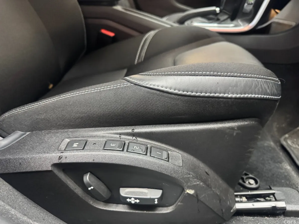 Volvo V40 Estate, Diesel, 2019, White