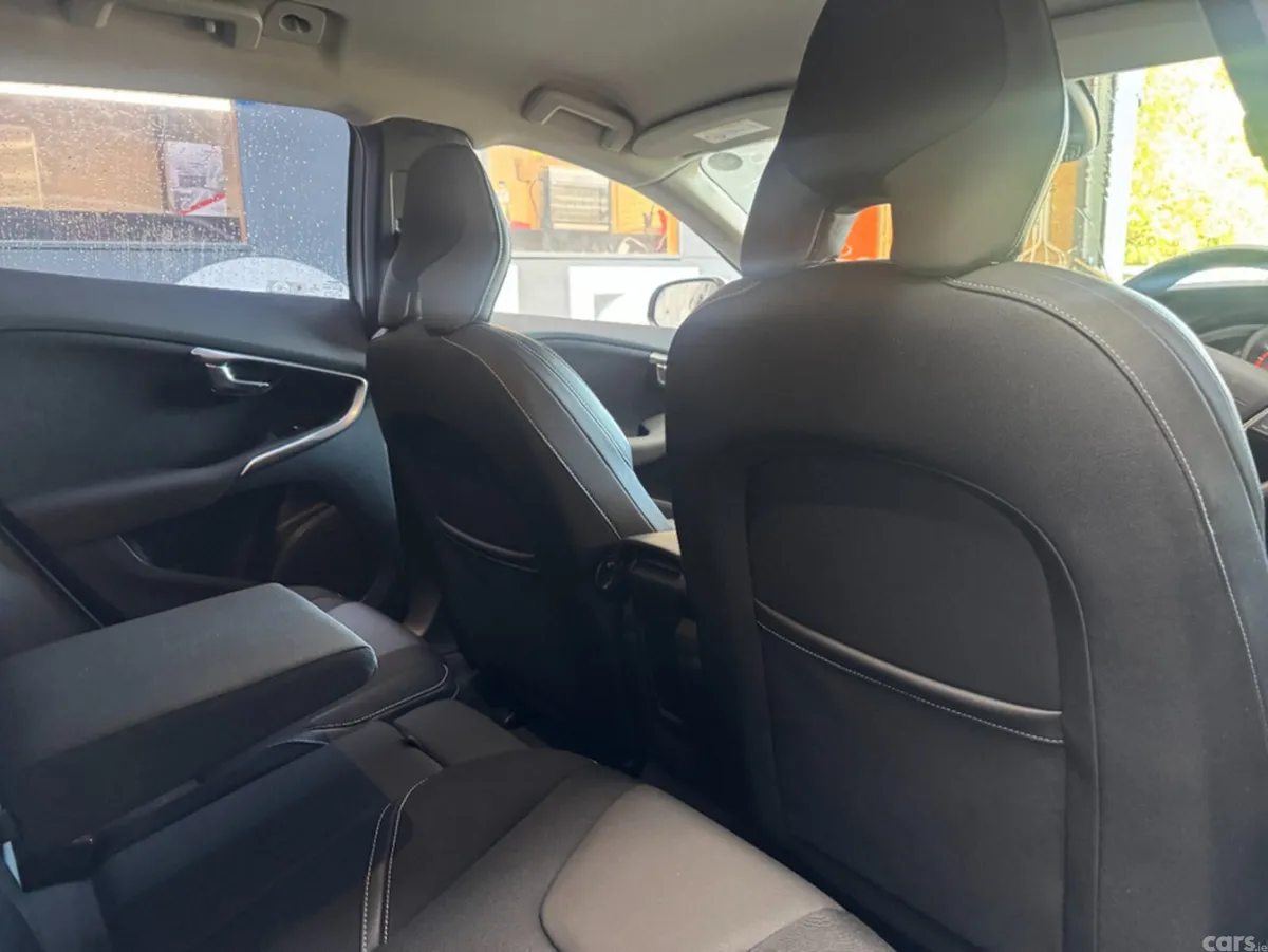 Volvo V40 Estate, Diesel, 2019, White