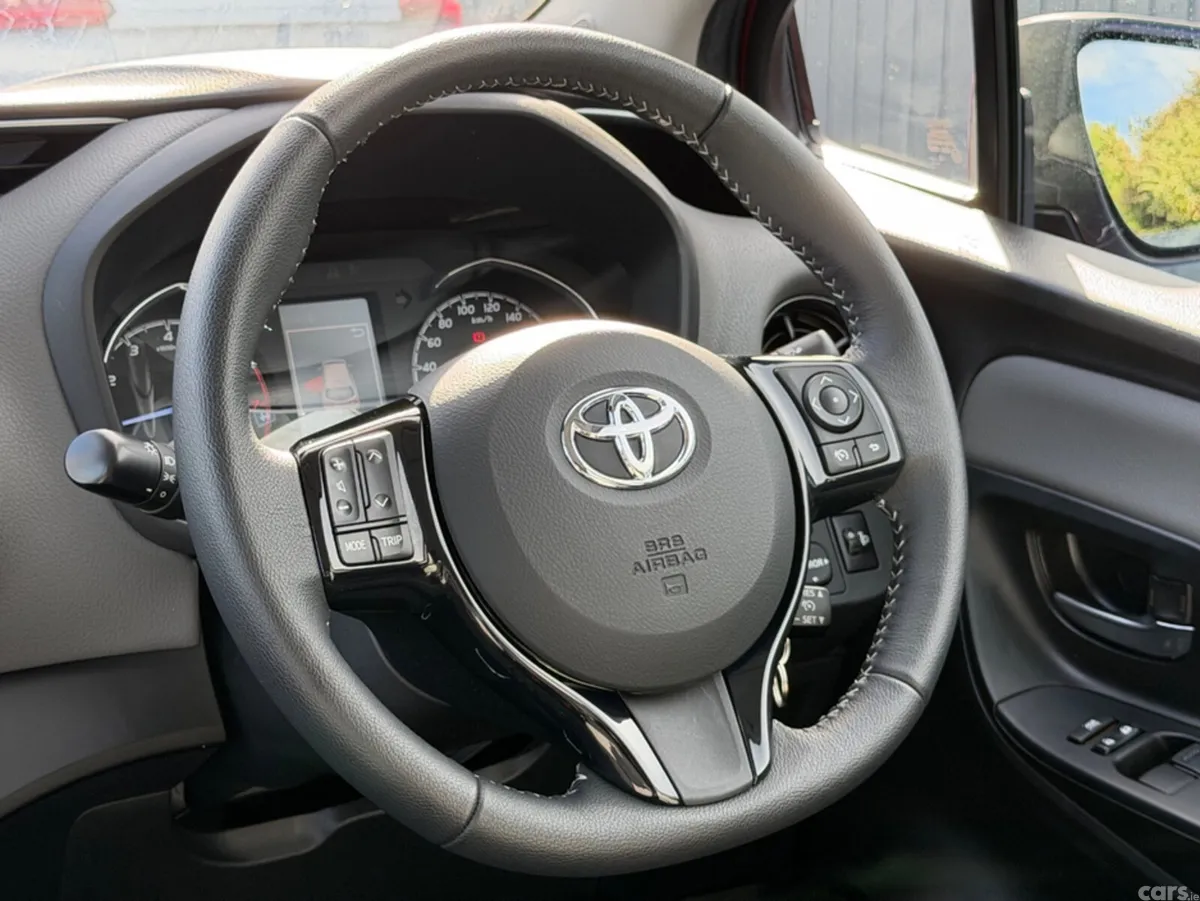 Toyota Yaris Hatchback, Petrol, 2018, Red