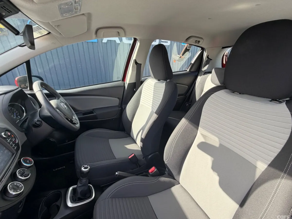 Toyota Yaris Hatchback, Petrol, 2018, Red