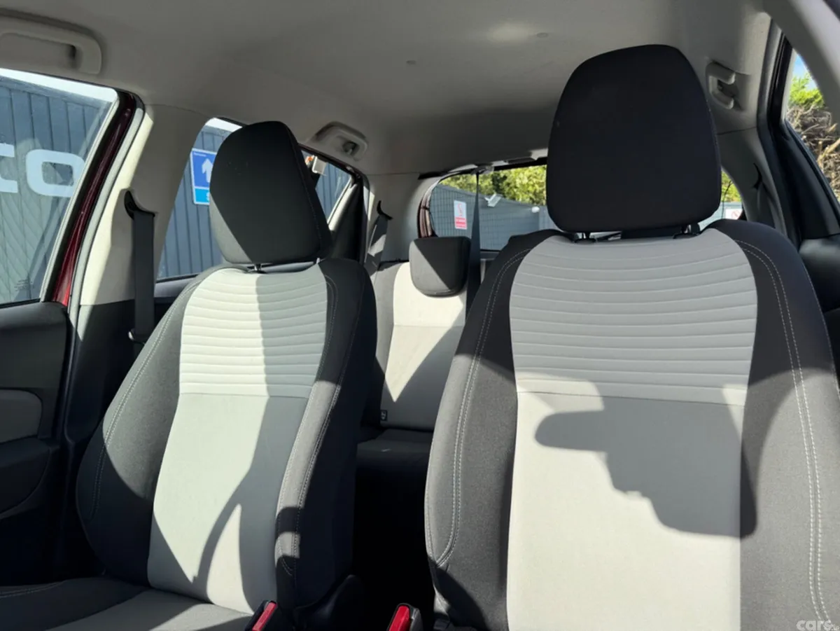 Toyota Yaris Hatchback, Petrol, 2018, Red