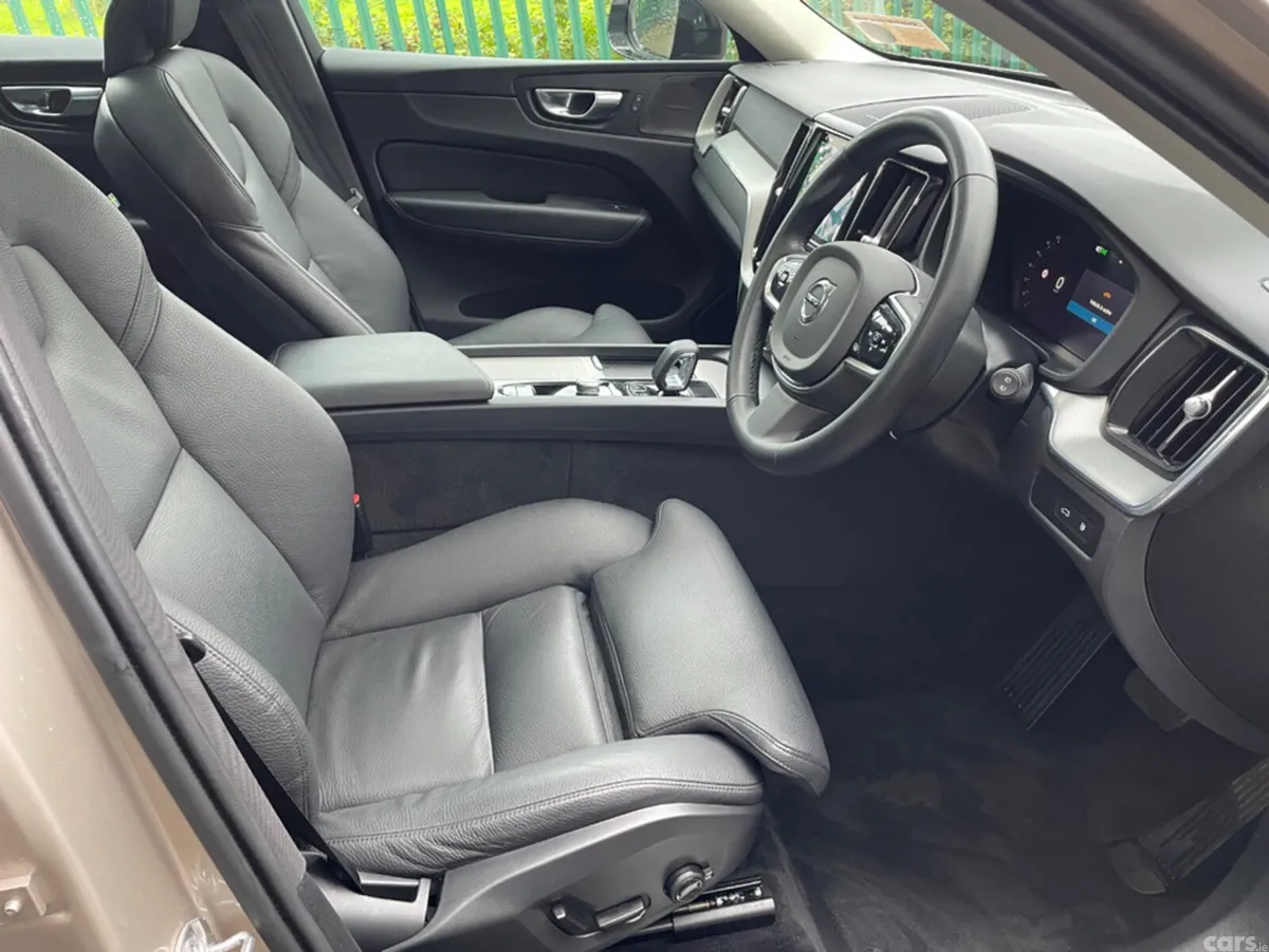 Volvo XC60 SUV, Petrol Plug-in Hybrid, 2024, Grey