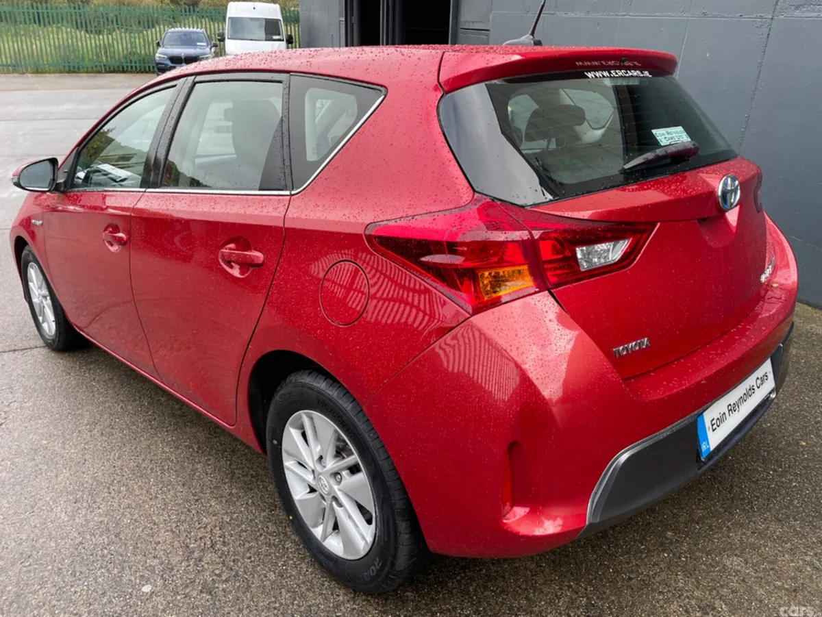 Toyota Auris Hatchback, Petrol Hybrid, 2013, Red