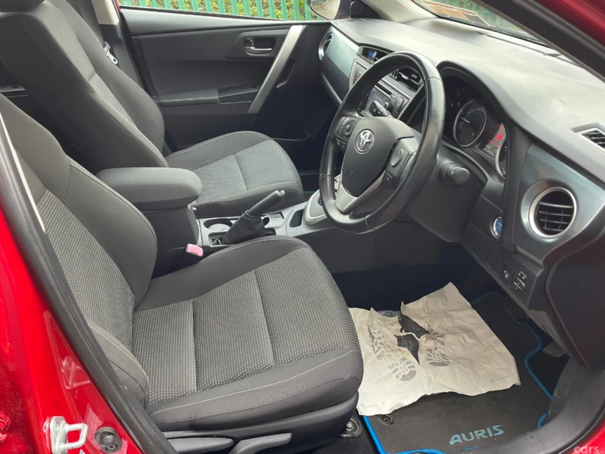 Toyota Auris Hatchback, Petrol Hybrid, 2013, Red