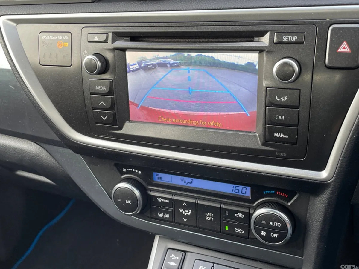 Toyota Auris Hatchback, Petrol Hybrid, 2013, Red