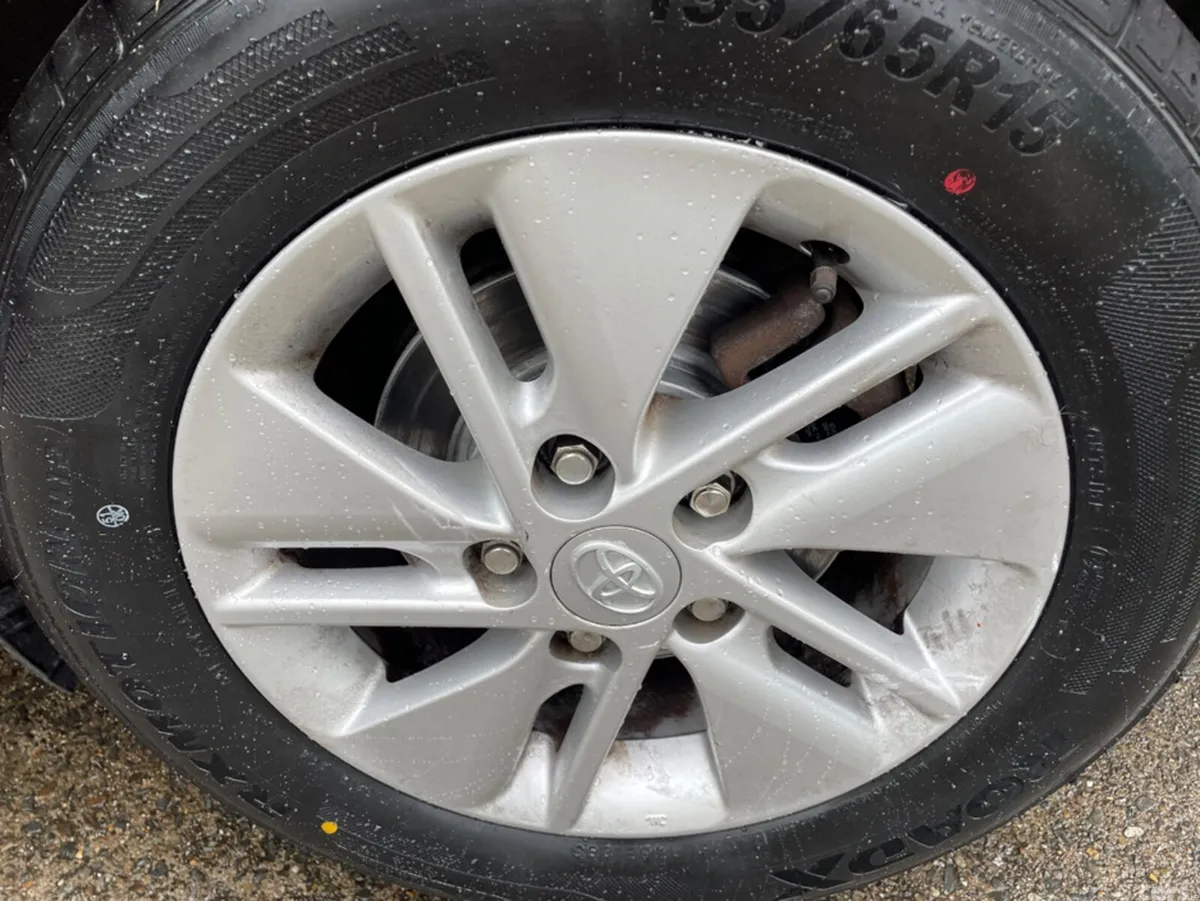 Toyota Auris Hatchback, Petrol Hybrid, 2013, Red