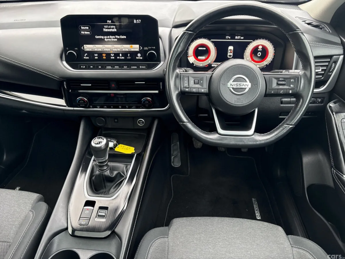 Nissan Qashqai MPV, Petrol, 2022, Red