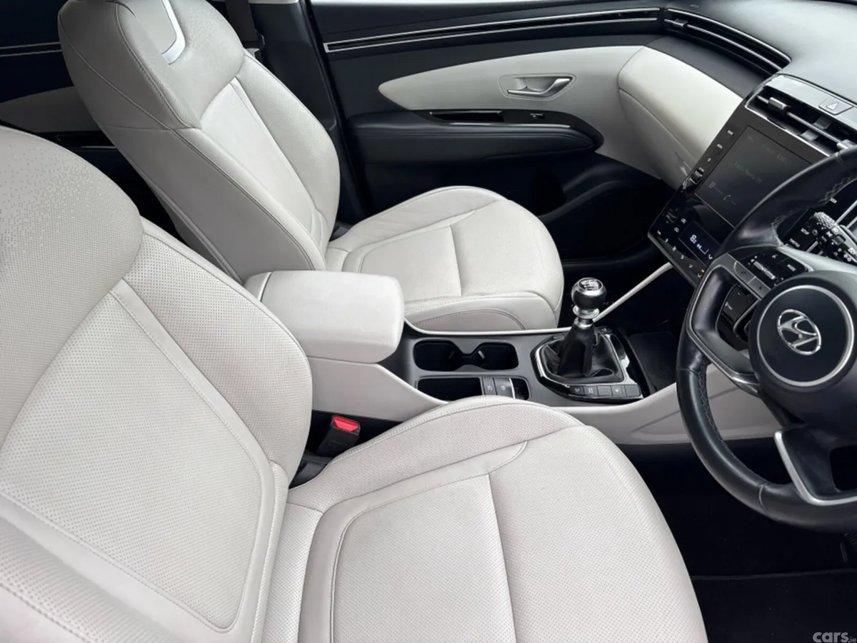 Hyundai Tucson MPV, Diesel, 2022, Red