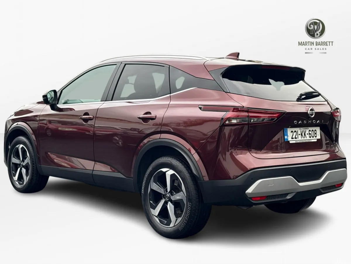 Nissan Qashqai MPV, Petrol, 2022, Red