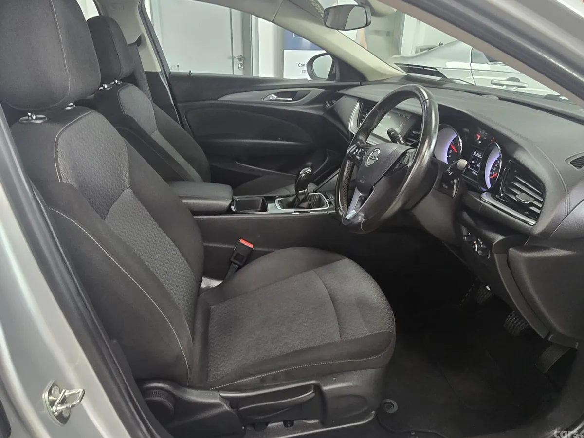 Opel Insignia Hatchback, Diesel, 2019, Grey