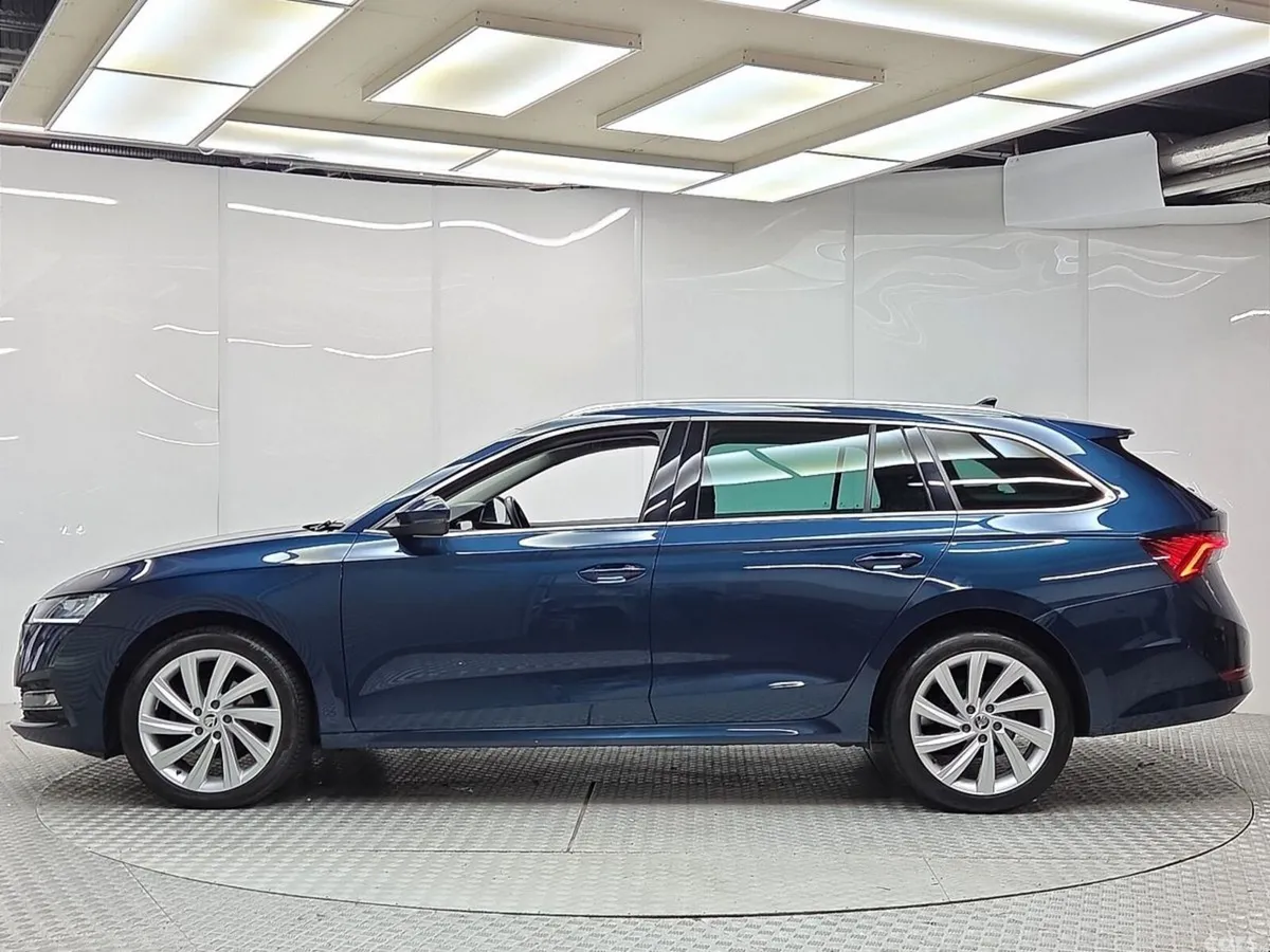 Skoda Octavia Estate, Diesel, 2023, Blue