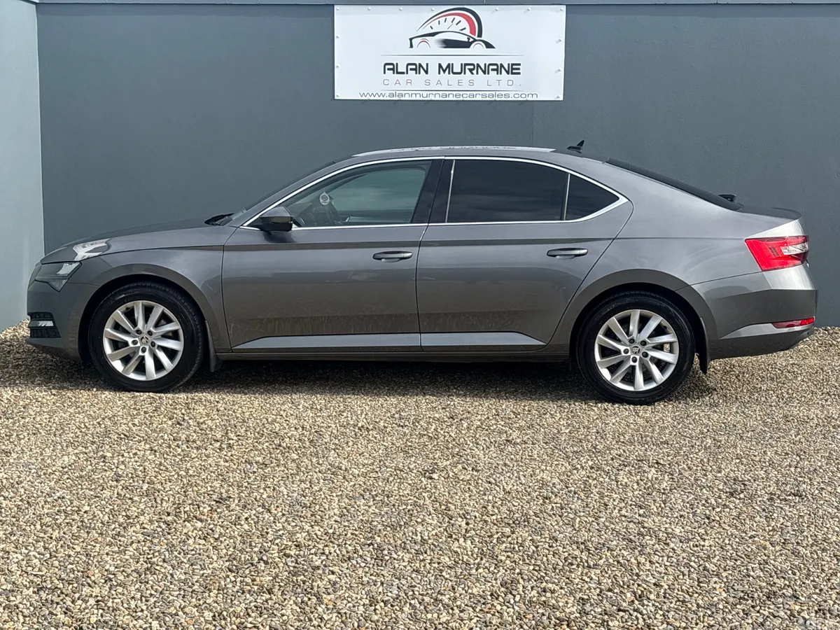 Skoda Superb Saloon, Diesel, 2023, Grey