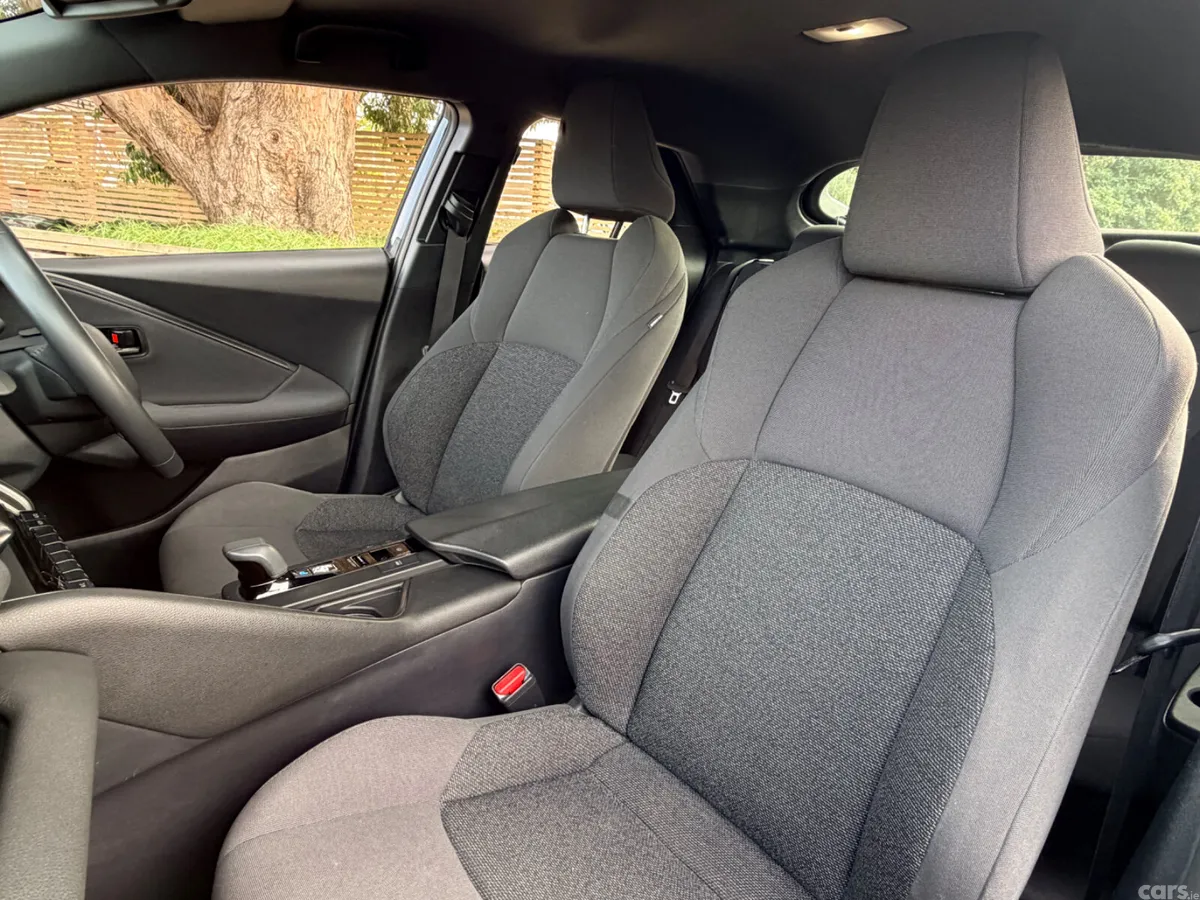 Toyota C-HR Hatchback, Petrol Hybrid, 2024, Blue