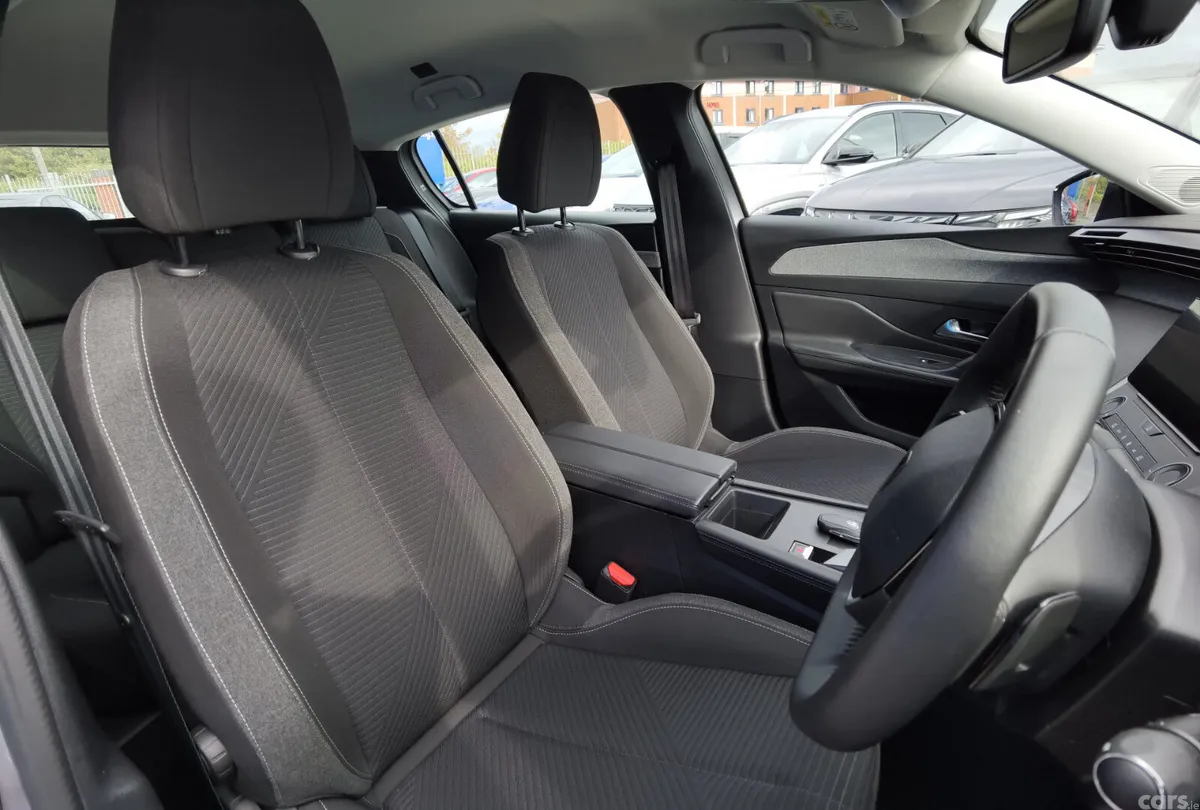 Peugeot 308 Hatchback, Petrol, 2023, Grey