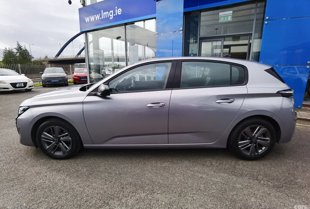 Peugeot 308 Hatchback, Petrol, 2023, Grey