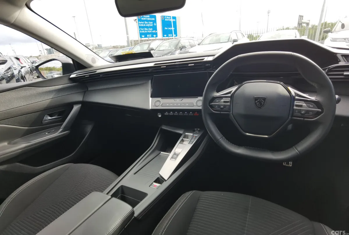 Peugeot 308 Hatchback, Petrol, 2023, Grey