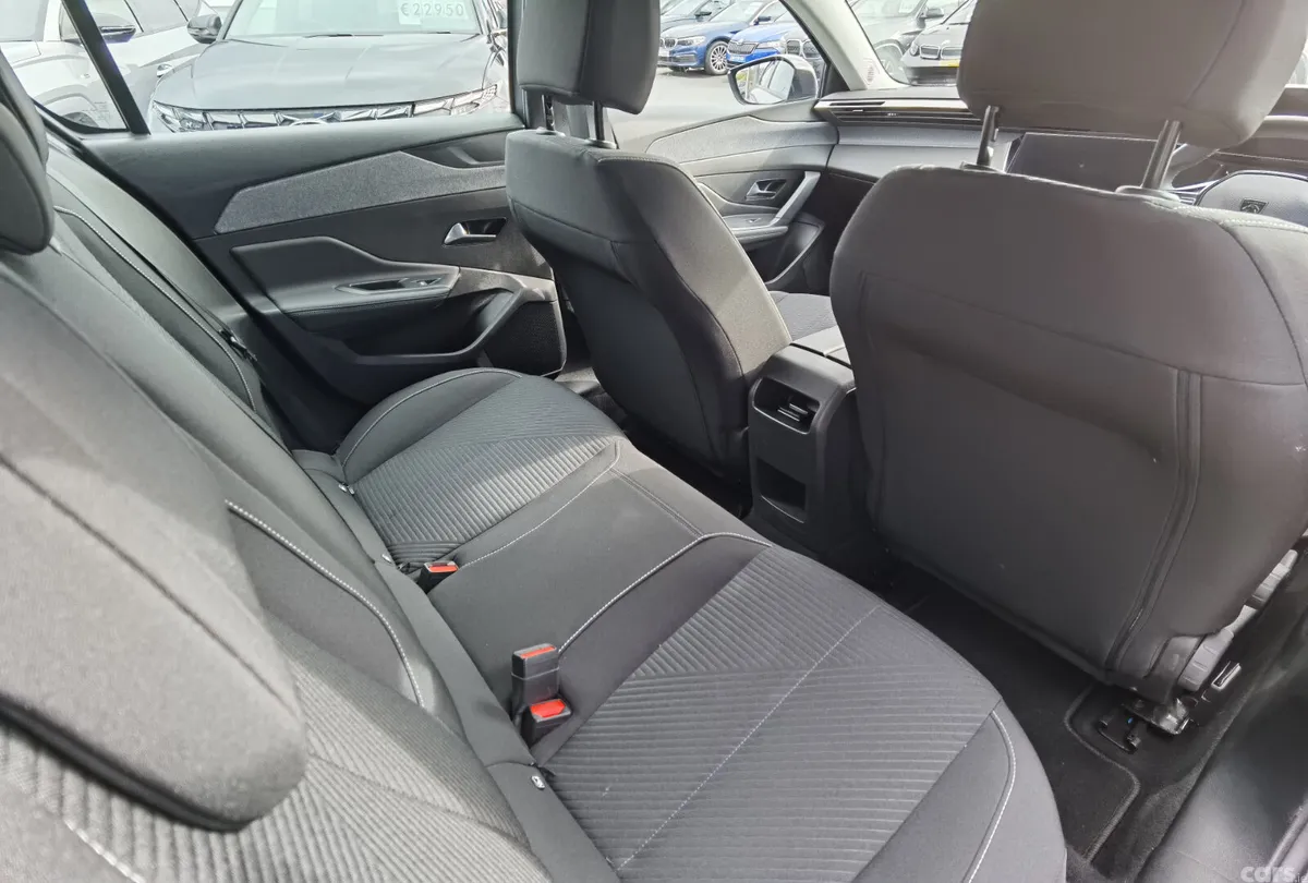 Peugeot 308 Hatchback, Petrol, 2023, Grey