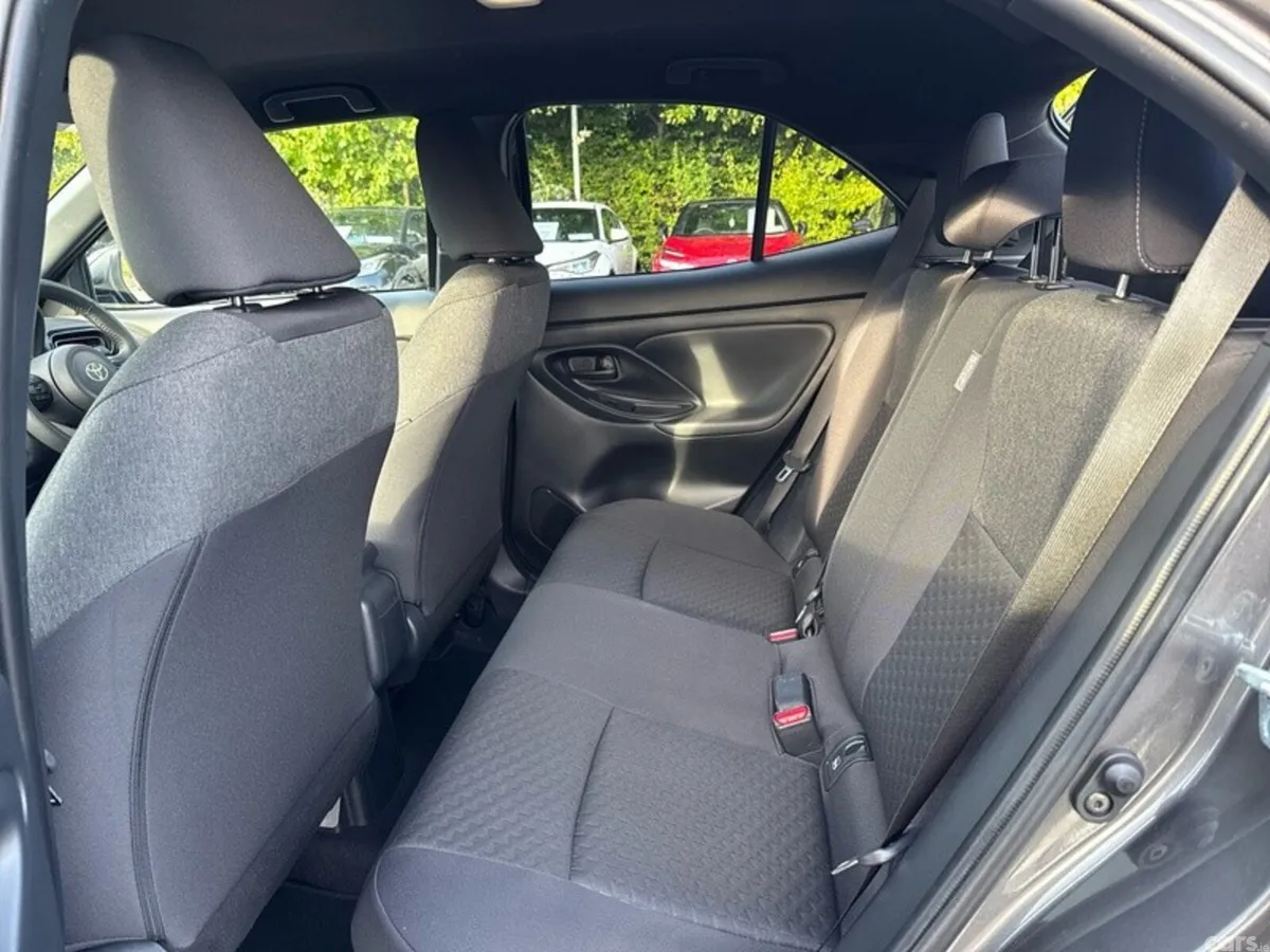 Toyota Yaris Cross Hatchback, Petrol Hybrid, 2026, Grey