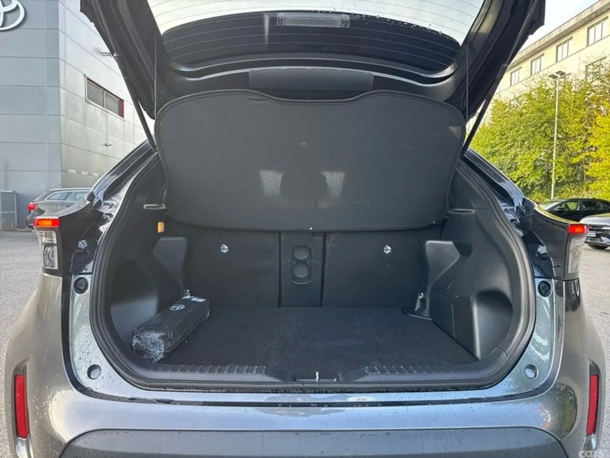Toyota Yaris Cross Hatchback, Petrol Hybrid, 2026, Grey