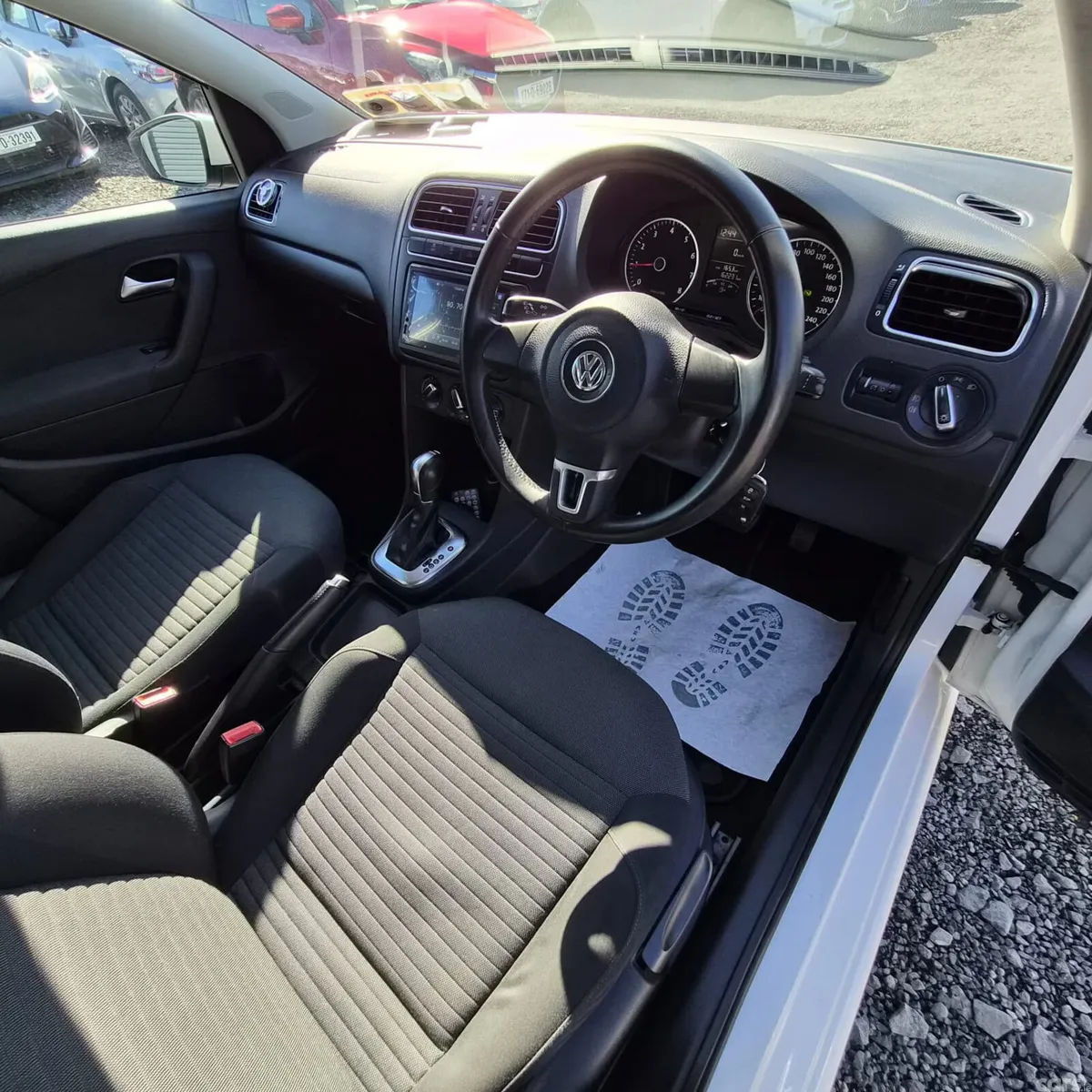 Volkswagen Polo Hatchback, Petrol, 2014, White