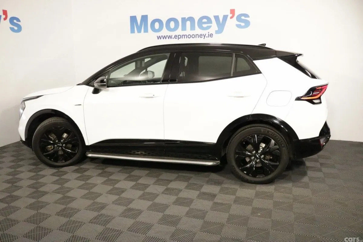 Kia Sportage SUV, Petrol Plug-in Hybrid, 2024, White
