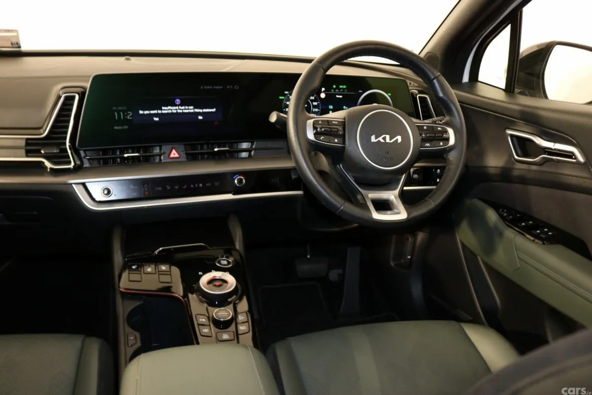 Kia Sportage SUV, Petrol Plug-in Hybrid, 2024, White