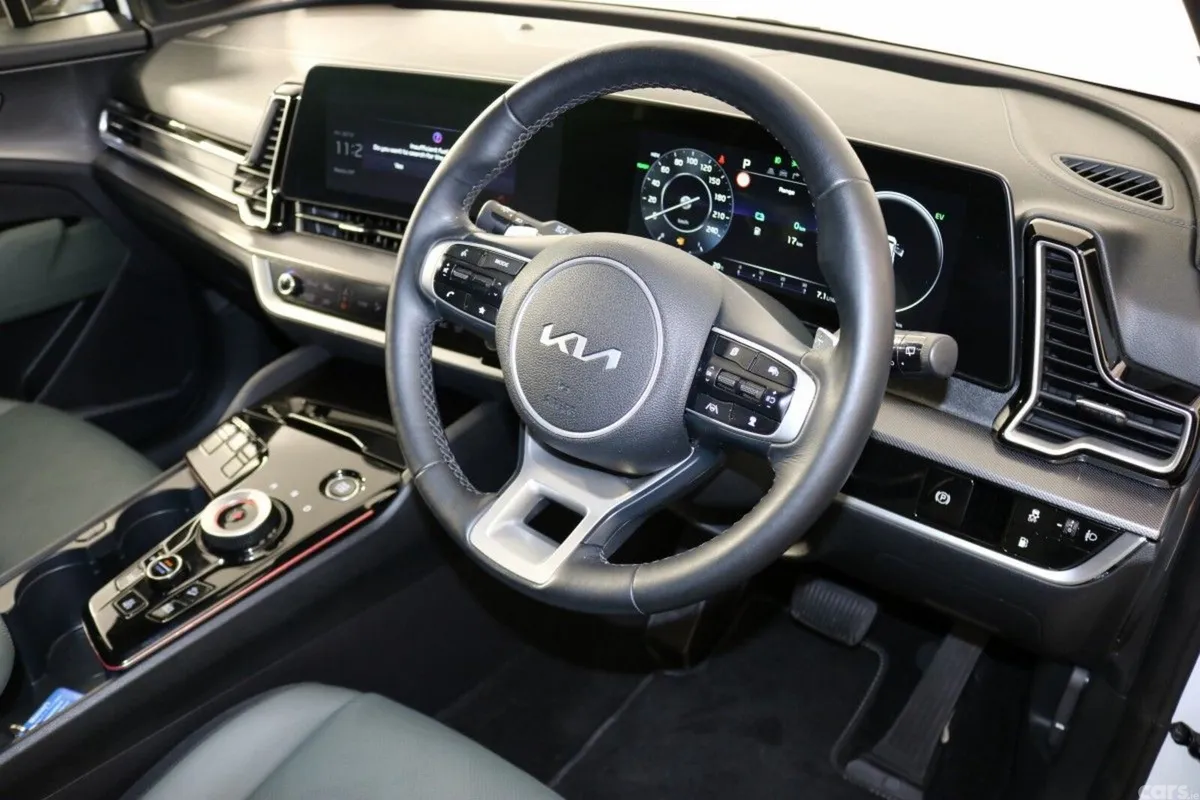 Kia Sportage SUV, Petrol Plug-in Hybrid, 2024, White
