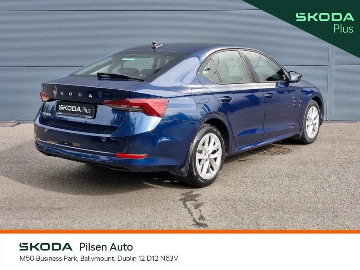 Skoda Octavia Saloon, Petrol, 2023, Blue