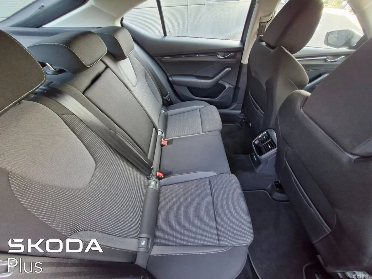 Skoda Octavia Saloon, Petrol, 2023, Blue