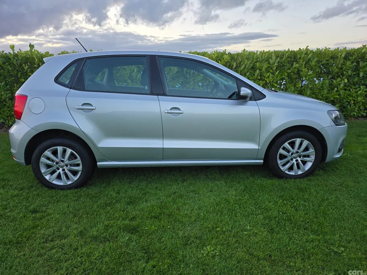 Volkswagen Polo Hatchback, Petrol, 2016, Silver