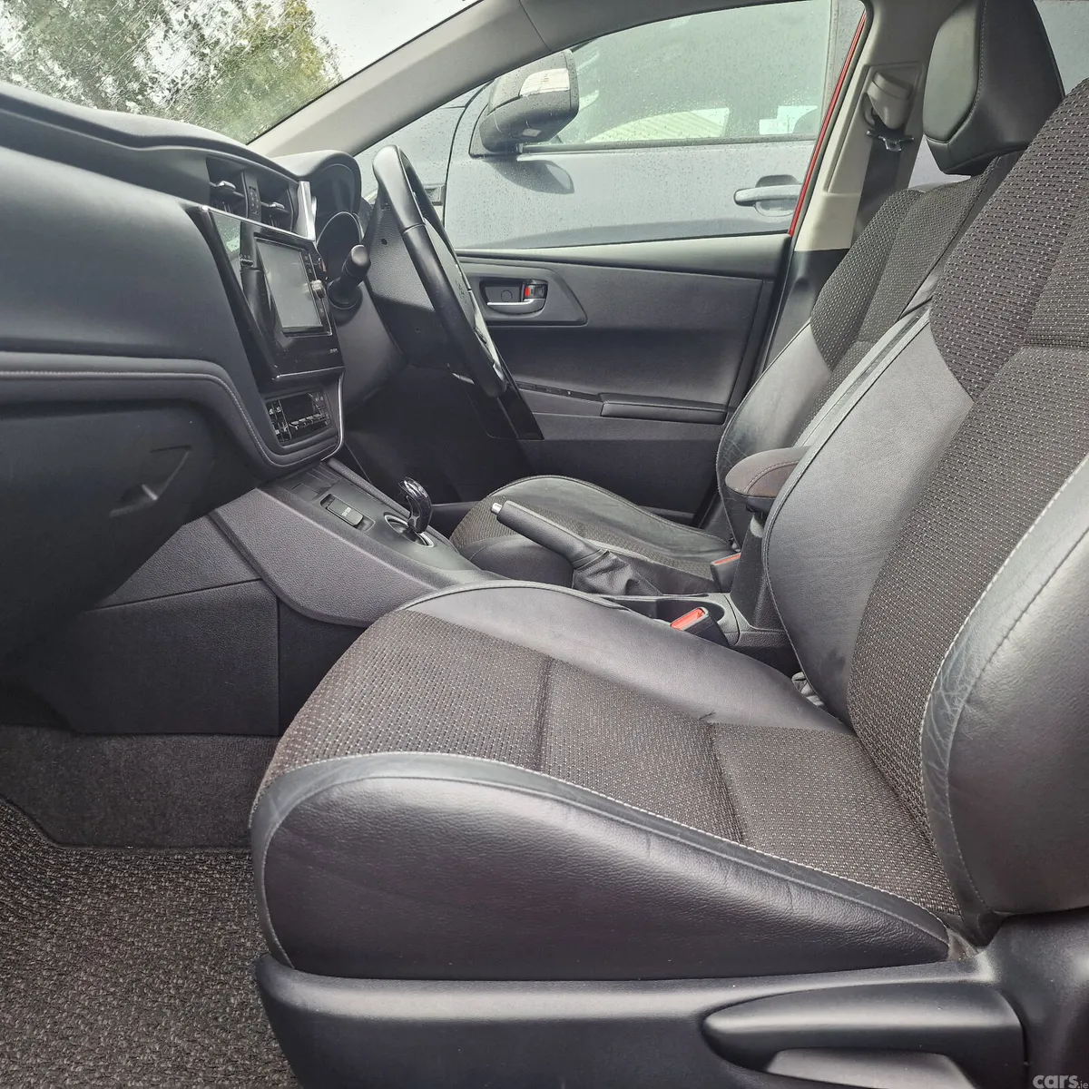 Toyota Auris Hatchback, Petrol Hybrid, 2017, Red