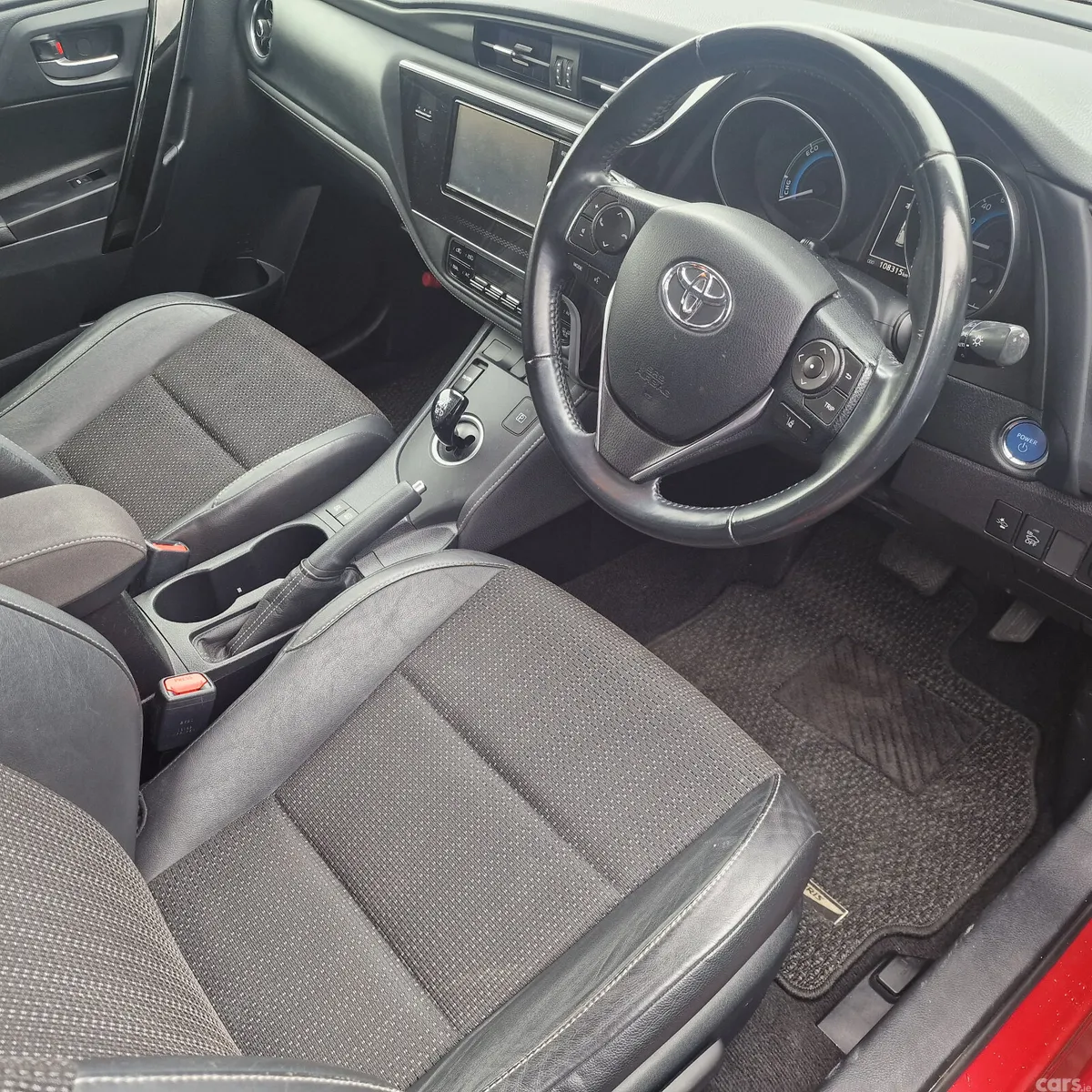 Toyota Auris Hatchback, Petrol Hybrid, 2017, Red