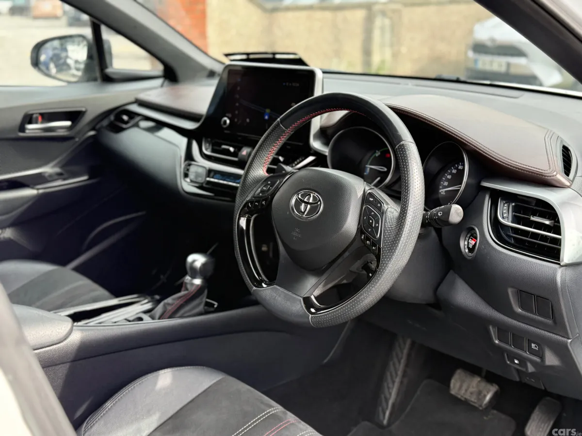 Toyota C-HR SUV, Petrol Hybrid, 2023, White